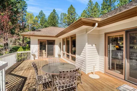 Exterior - 60877 Willow Creek Loop, Bend, OR 97702 photo 6 of 9