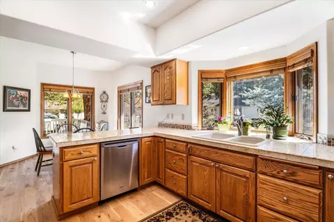 Kitchen - 60877 Willow Creek Loop, Bend, OR 97702 photo 3 of 5