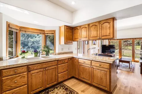 Kitchen - 60877 Willow Creek Loop, Bend, OR 97702 photo 2 of 5