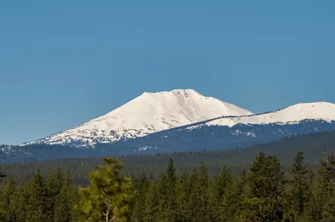 62907 Levins Ln, Bend, OR 97703 photo 2
