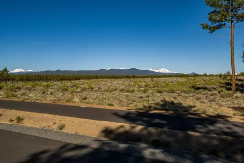 62907 Levins Ln, Bend, OR 97703