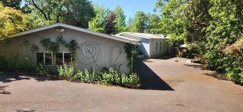 390 Dearing Way, Grants Pass, OR 97527