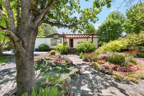1789 Casita Dr, Grants Pass, OR 97527