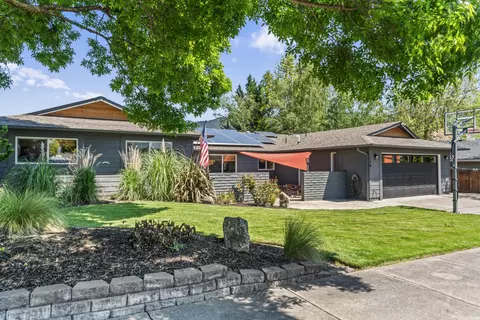 728 NW Sandy Dr, Grants Pass, OR 97526