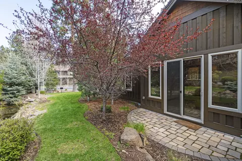 60447 Snap Shot Loop, Bend, OR 97702 photo 23