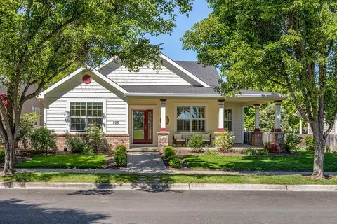 925 Rustler Peak St, Central Point, OR 97502