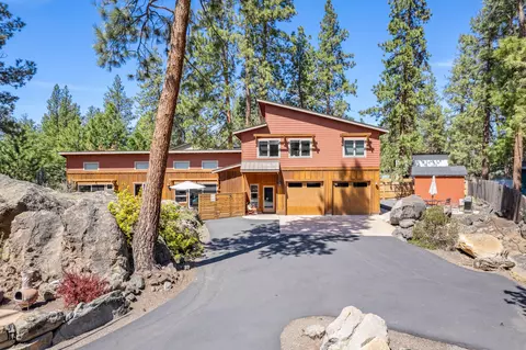 19946 Alderwood Cir #1 & 2, Bend, OR 97702
