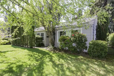 707 SE M St, Grants Pass, OR 97526