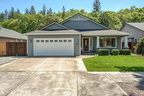 196 Glenwood Dr, Eagle Point, OR 97524