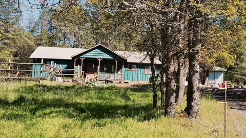 Exterior - 3505 Obenchain Rd N, Eagle Point, OR 97524 photo 2 of 8
