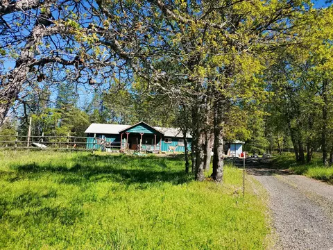 Exterior - 3505 Obenchain Rd N, Eagle Point, OR 97524 photo 1 of 8