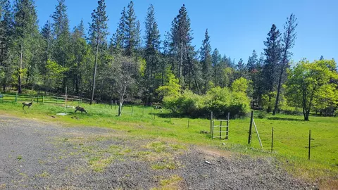 Exterior - 3505 Obenchain Rd N, Eagle Point, OR 97524 photo 7 of 8