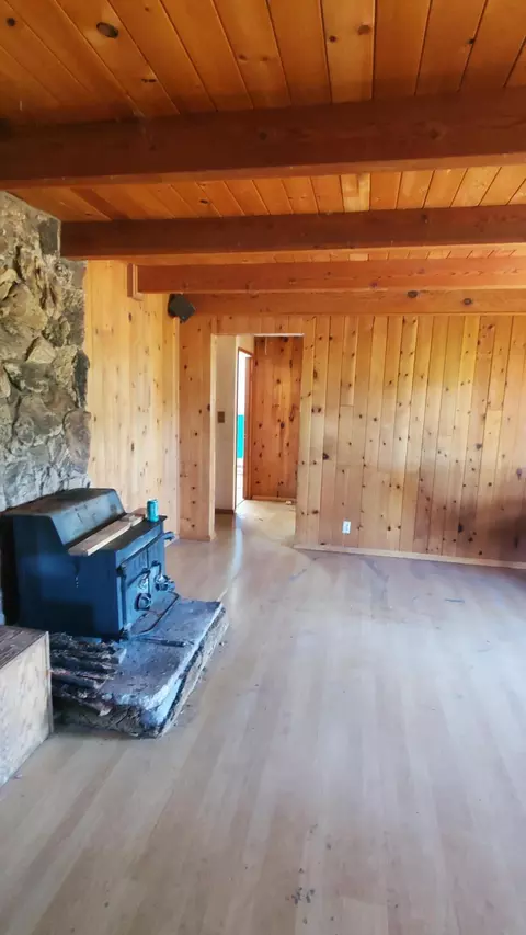 Living - 3505 Obenchain Rd N, Eagle Point, OR 97524 photo 2 of 2