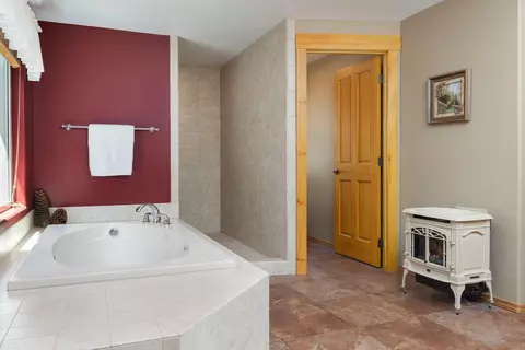 Bath - 53520 Wildriver Way, La Pine, OR 97739 photo 2 of 7