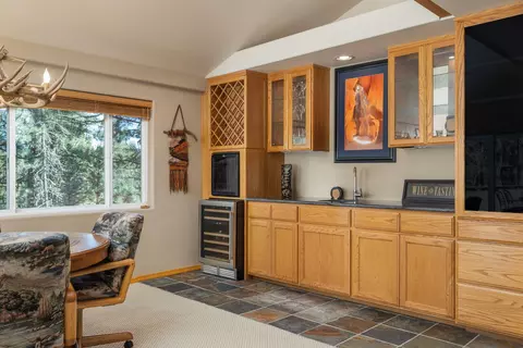 Dining - 53520 Wildriver Way, La Pine, OR 97739 photo 2 of 2