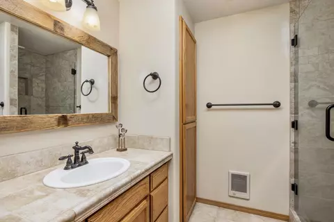 Bath - 53520 Wildriver Way, La Pine, OR 97739 photo 5 of 7