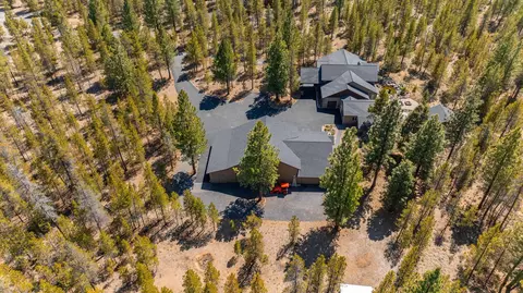 16900 Autumn Ct, Bend, OR 97707