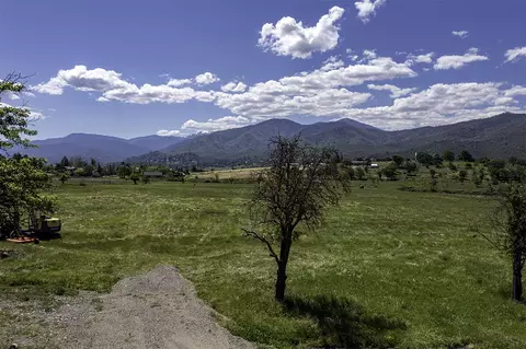 184 E Valley View Rd, Ashland, OR 97520