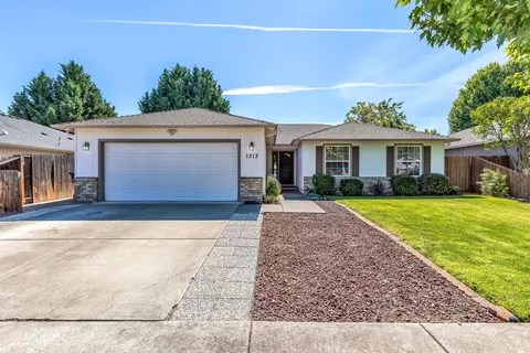 1313 Andrew Dr, Medford, OR 97501