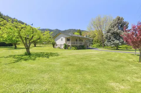4415 Rogue River Hwy, Gold Hill, OR 97525