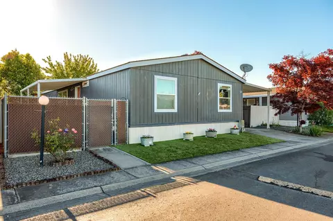 1570 S Peach St #57, Medford, OR 97501