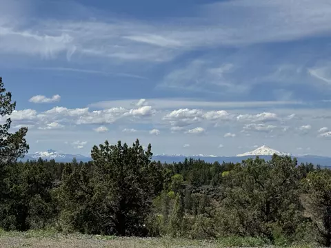 3295 NW Canyon Dr #132, Redmond, OR 97756