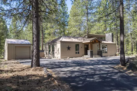 18039 Diamond Peak Ln #5, Sunriver, OR 97707