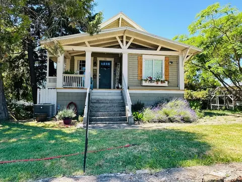 909-911 Wabash Ave, Medford, OR 97504