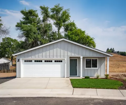 712 NE Mccampbell St #HOME 101, Madras, OR 97741