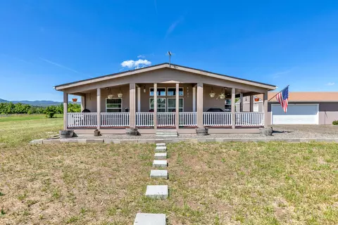 14399 Avalon Dr, Eagle Point, OR 97524 photo 2