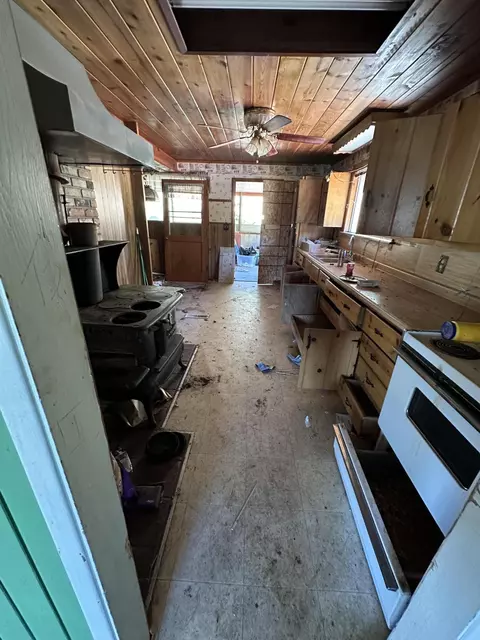 Kitchen - 4430 Humbug Creek Rd, Applegate, OR 97530 photo 2 of 2