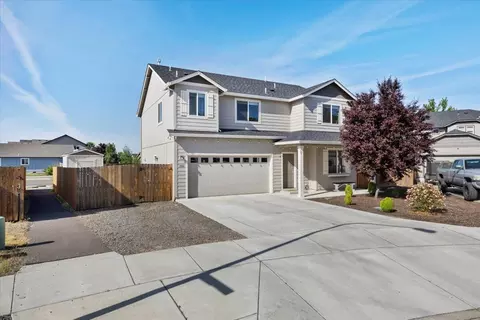1802 Ingram Ln, Medford, OR 97501