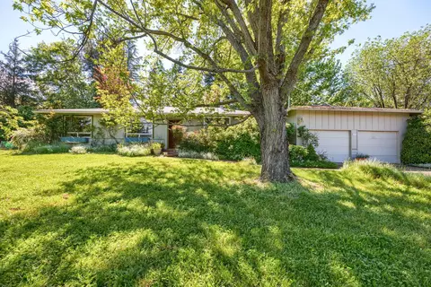 270 Mowetza Dr, Ashland, OR 97520
