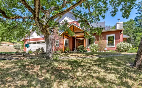 6036 Old Stage Rd, Central Point, OR 97502