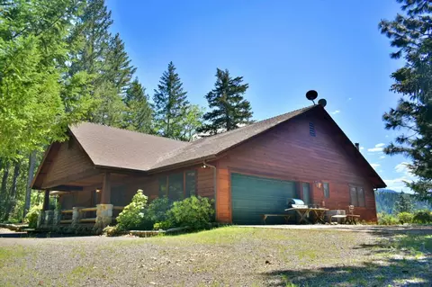 7419 Holland Corner Rd, Cave Junction, OR 97523