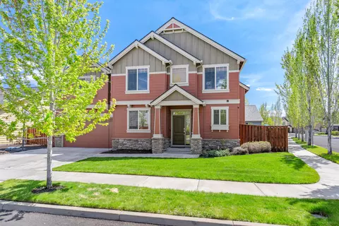 742 NW 28th Loop, Redmond, OR 97756
