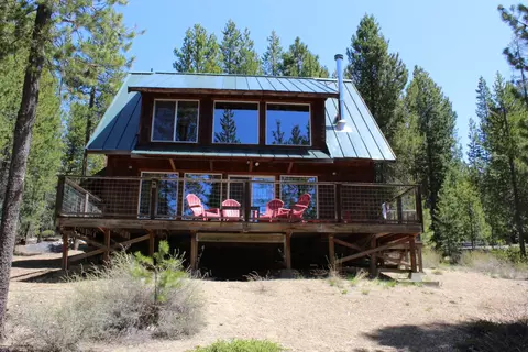 142304 Karen Ln, Crescent Lake, OR 97733