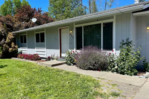 242 Stanford Way, Grants Pass, OR 97527