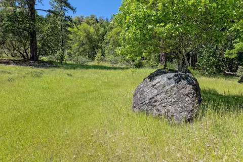 316 Jeannie Way, Cave Junction, OR 97523