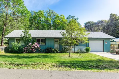 1074 Fourth Ave, Gold Hill, OR 97525
