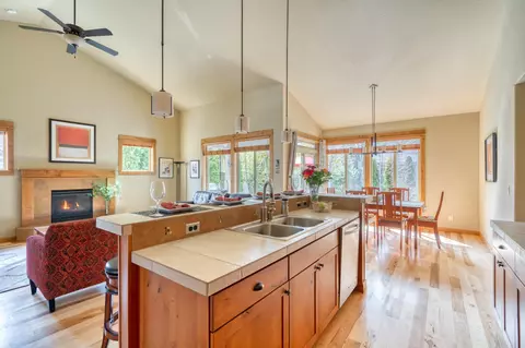 Kitchen - 60805 Whitney Pl, Bend, OR 97702 photo 4 of 5