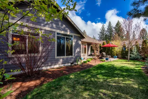 Exterior - 60805 Whitney Pl, Bend, OR 97702 photo 7 of 8