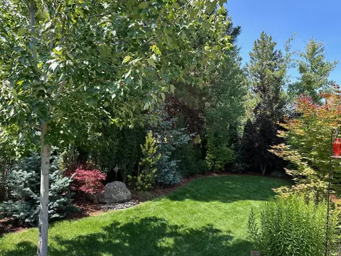 Exterior - 60805 Whitney Pl, Bend, OR 97702 photo 8 of 8