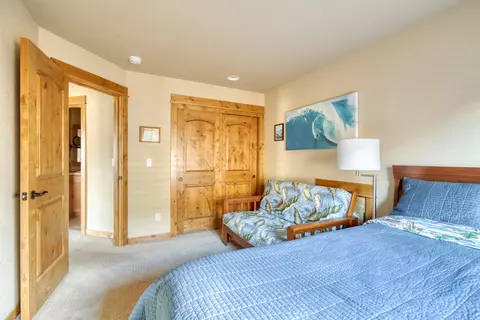 Bedroom - 60805 Whitney Pl, Bend, OR 97702 photo 5 of 6