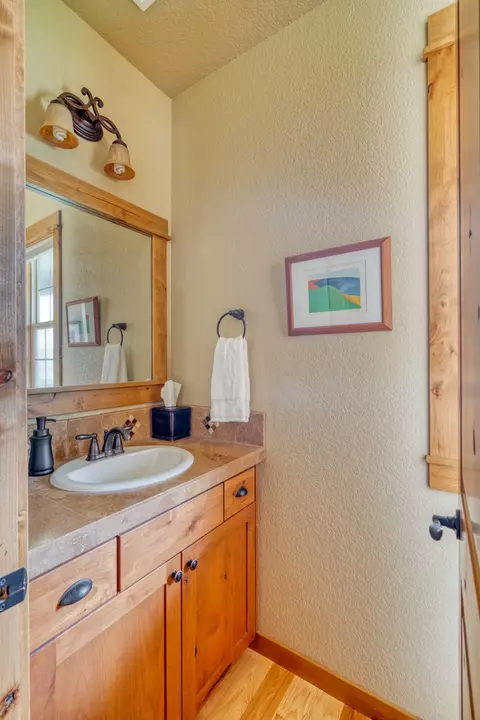 Bath - 60805 Whitney Pl, Bend, OR 97702 photo 1 of 7