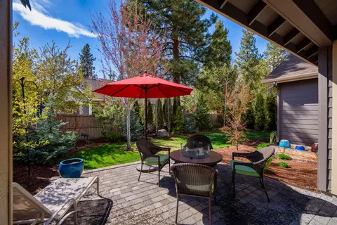Exterior - 60805 Whitney Pl, Bend, OR 97702 photo 6 of 8