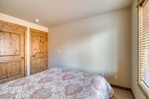 Bedroom - 60805 Whitney Pl, Bend, OR 97702 photo 4 of 6