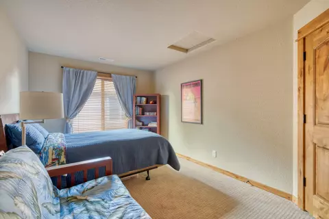Bedroom - 60805 Whitney Pl, Bend, OR 97702 photo 6 of 6