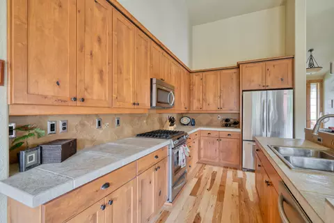 Kitchen - 60805 Whitney Pl, Bend, OR 97702 photo 3 of 5
