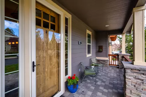 Exterior - 60805 Whitney Pl, Bend, OR 97702 photo 3 of 8
